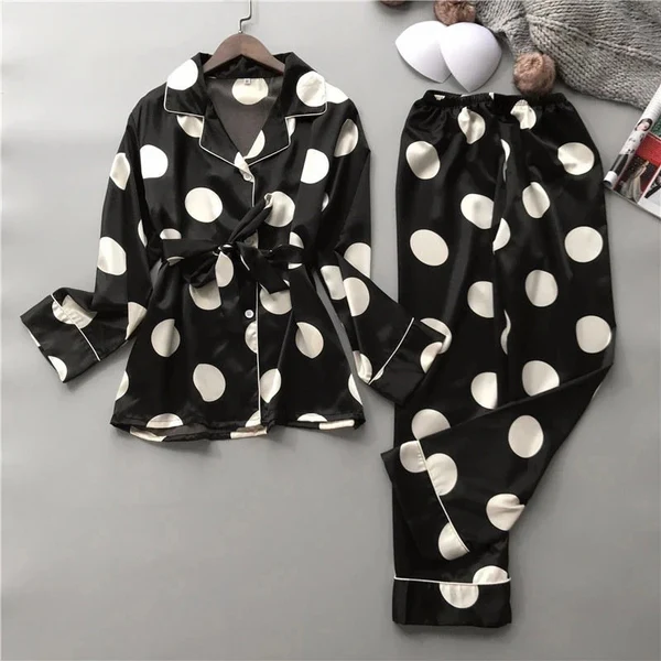 Pijama de cetim bolinhas preto