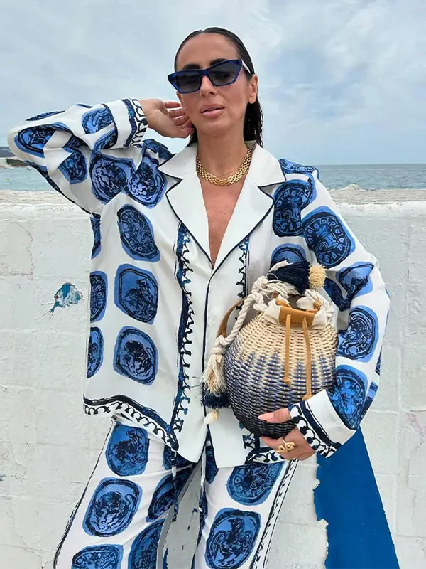 Conjunto branco com estampa azul