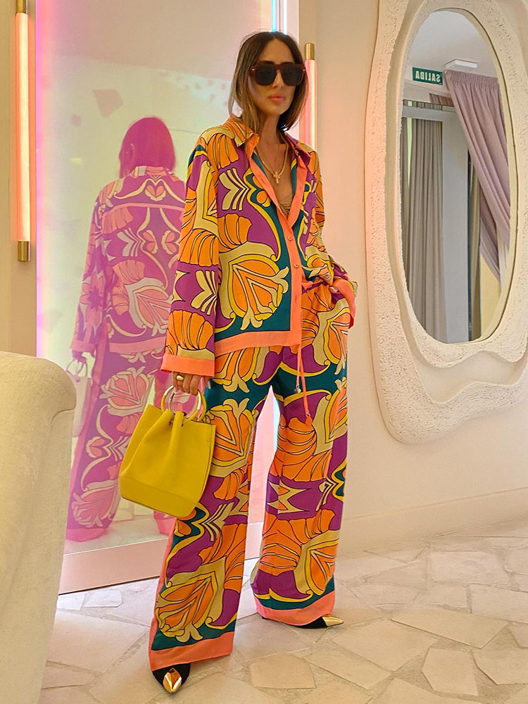 Pijama de cetim estampado rosa e laranja