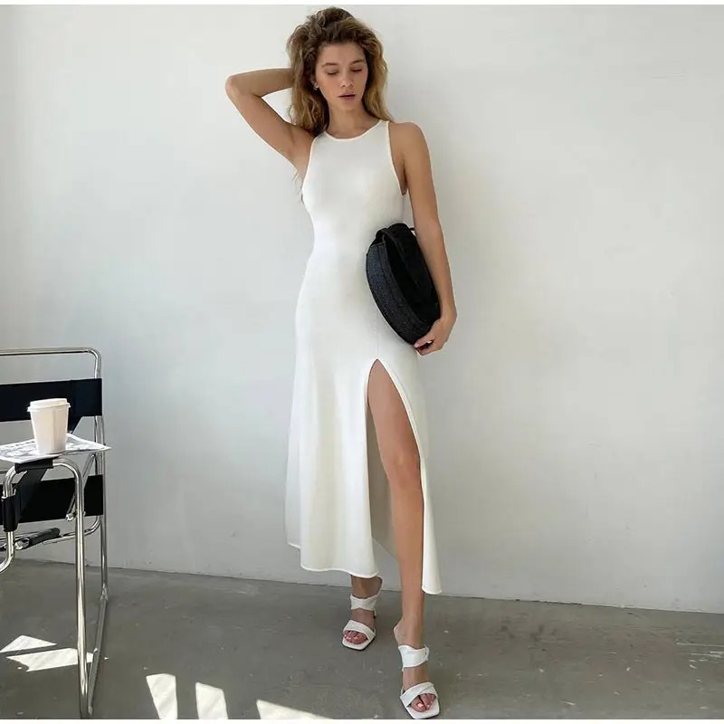 Vestido longo canelado branco com fenda