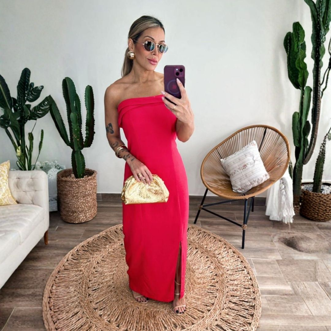Vestido de linho longo vermelho com fenda